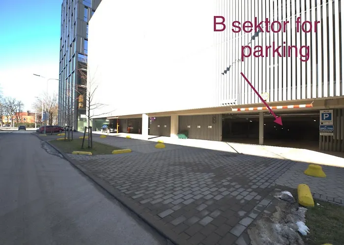 Orange Tower & Free Parking Апартаменти *