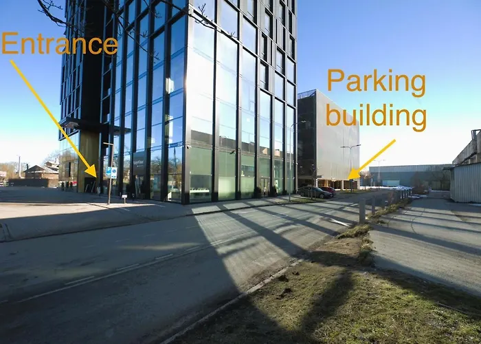 Orange Tower & Free Parking Апартаменти *